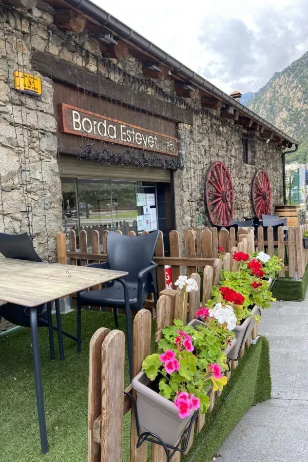 Terraza del Restaurante Borda Estevet