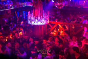 Read more about the article Descubre la Vibrante Vida Nocturna en las Discotecas de Andorra